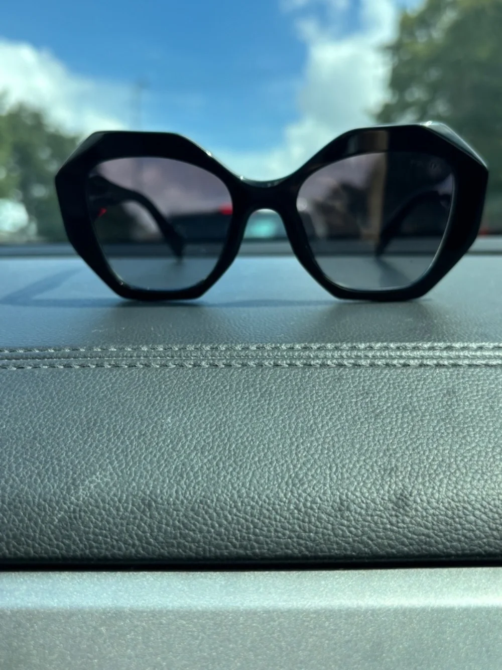 Like new Prada geometric sunglasses